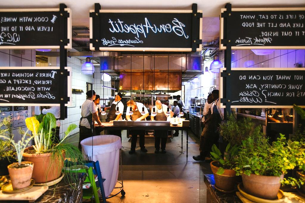 Notre équipe de cuisine travaillant avec passion